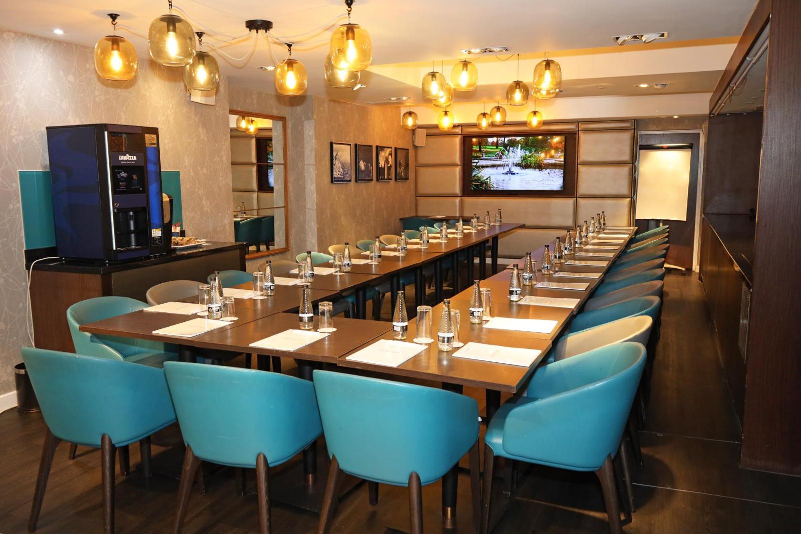 Serpentine Suite, near Paddington Station