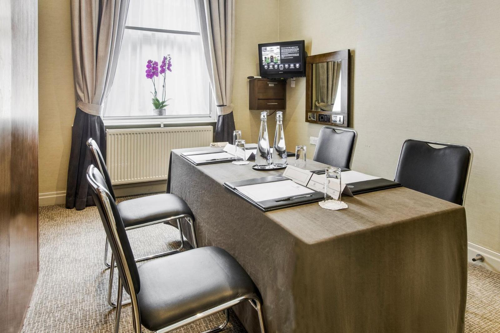 Syndicate Room