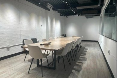 Long Island City Modern Conference Room