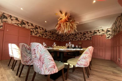 Victoria's Secret (Room) (NEW.)