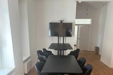 Full office/rooms/desks for short-term rent, fully-furnished