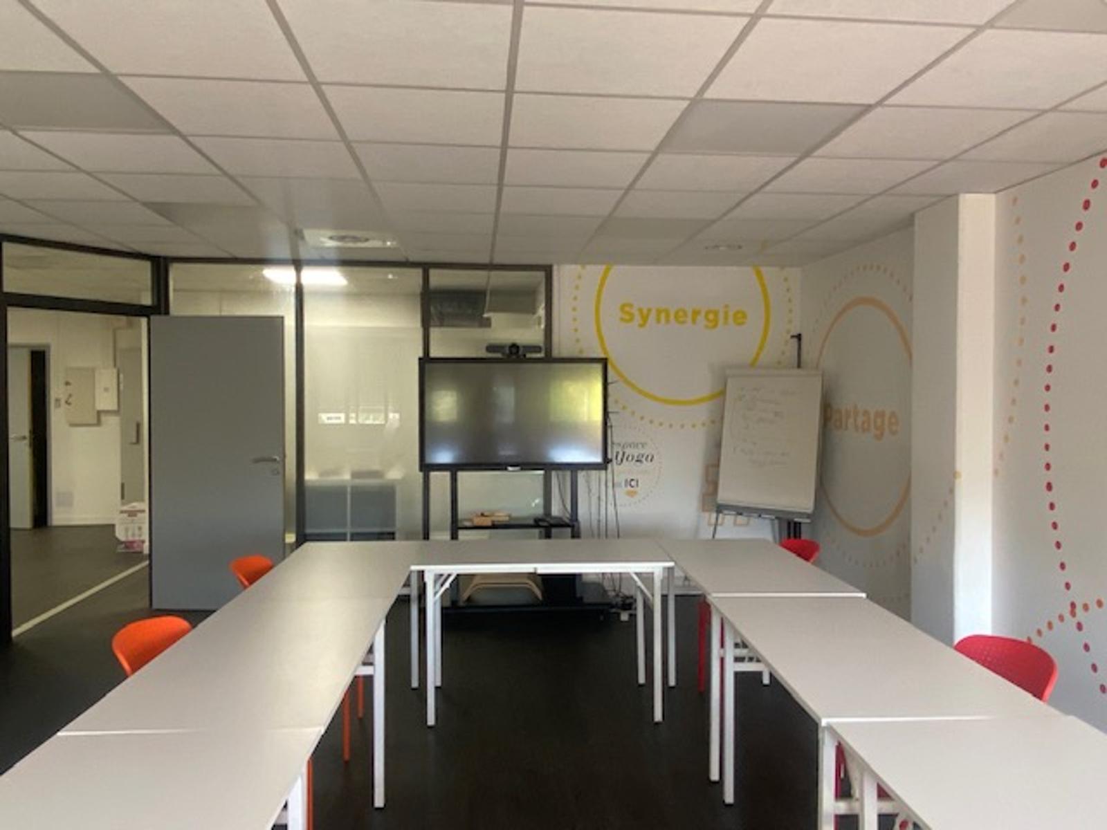 Salle de réunion de 6 à 16 personnes