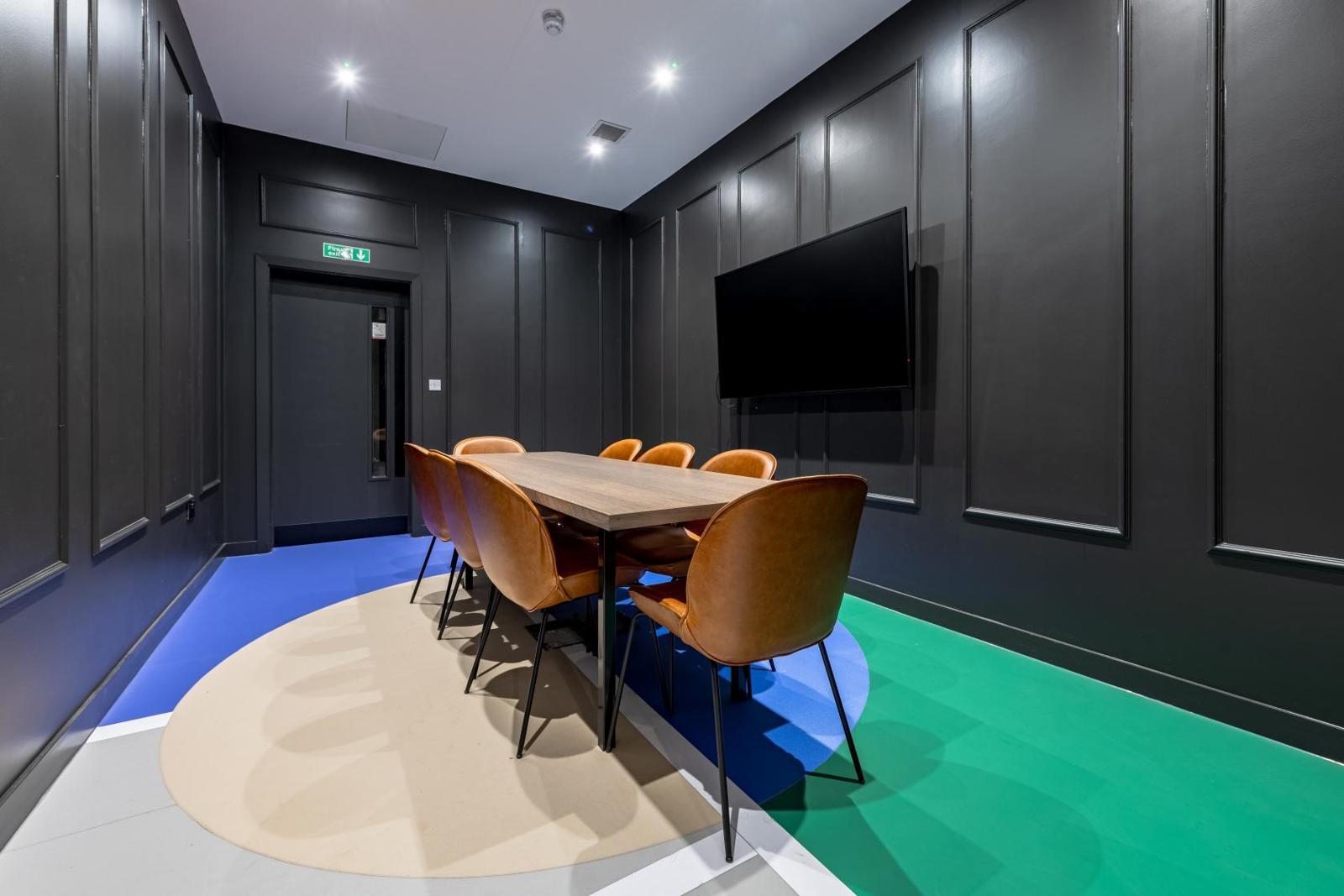 Private Meeting Room