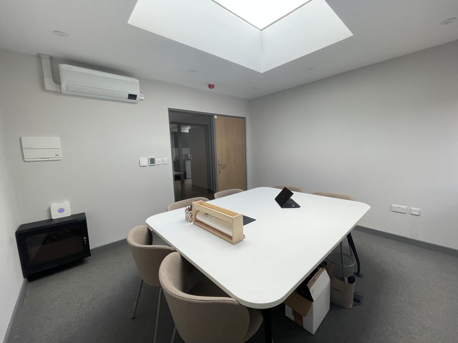 Meeting Room (New..)