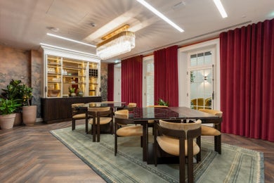 Landmark: 75 Grovesnor