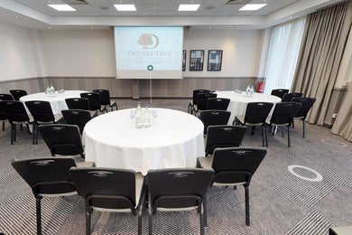 Redcliffe 1 Suite (New..)