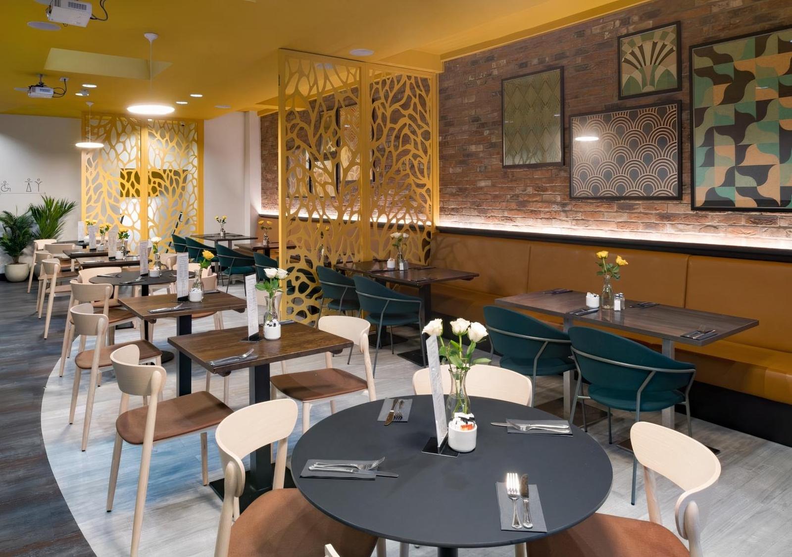 Bar & Kitchen