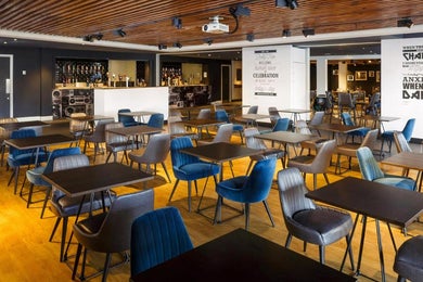 Black and White Lounge