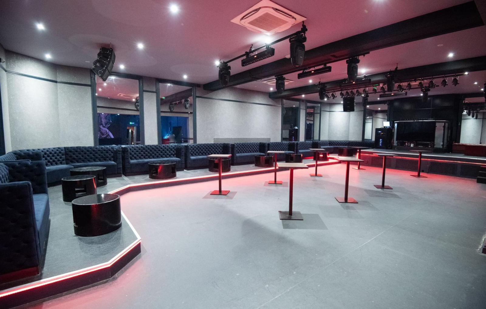 Whole Venue (NEW.)