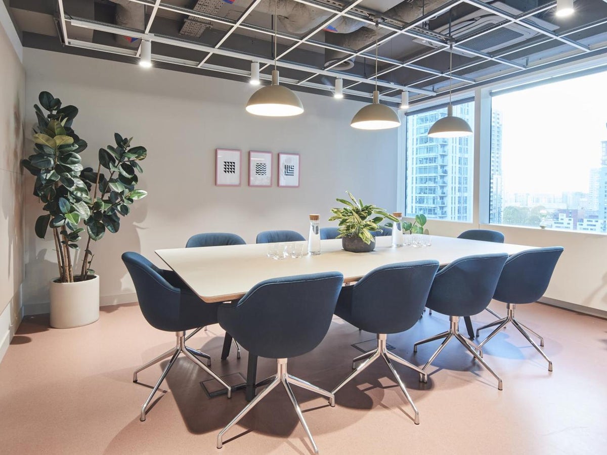 Bright meeting room at Type Sierra in Canary wharf
