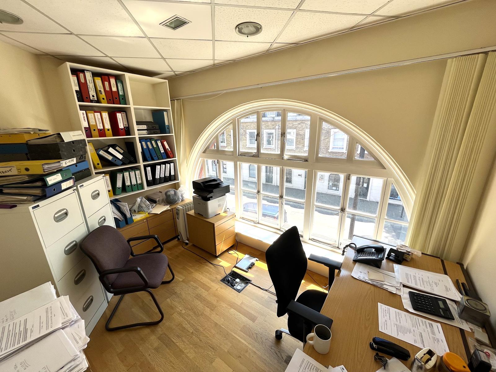 Private and modern office next to Chalk Farm tube station