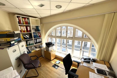 Private and modern office next to Chalk Farm tube station
