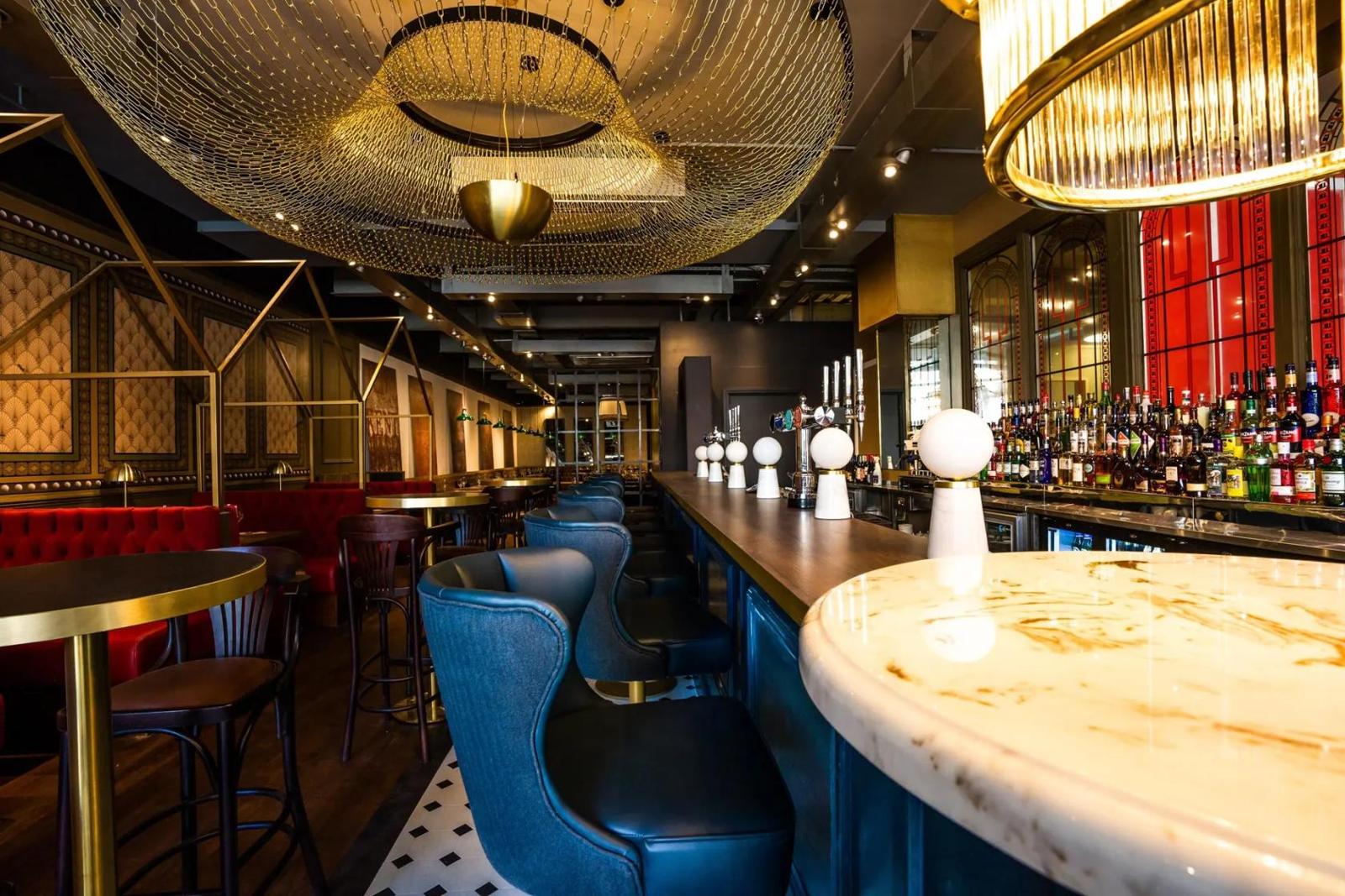 Top Hat Bar & Restaurant