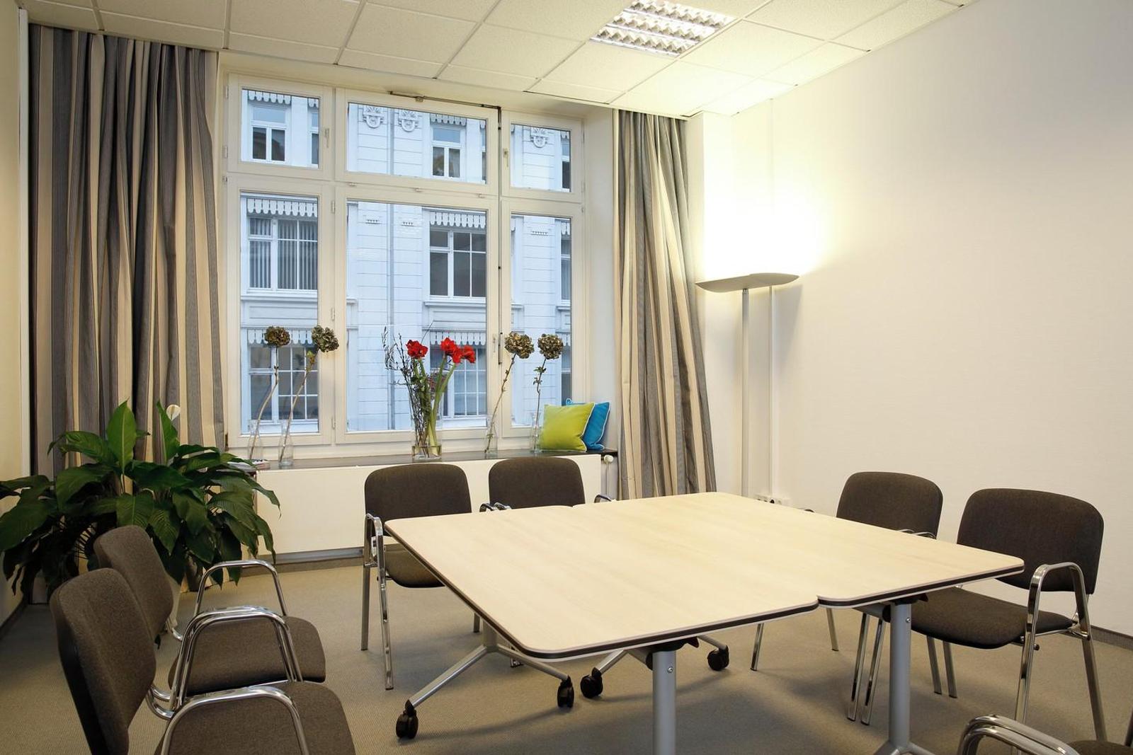 Inplace Personalmanagement GmbH-kleiner Raum