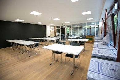 Besprechungsraum in Bergarbeitskulisse