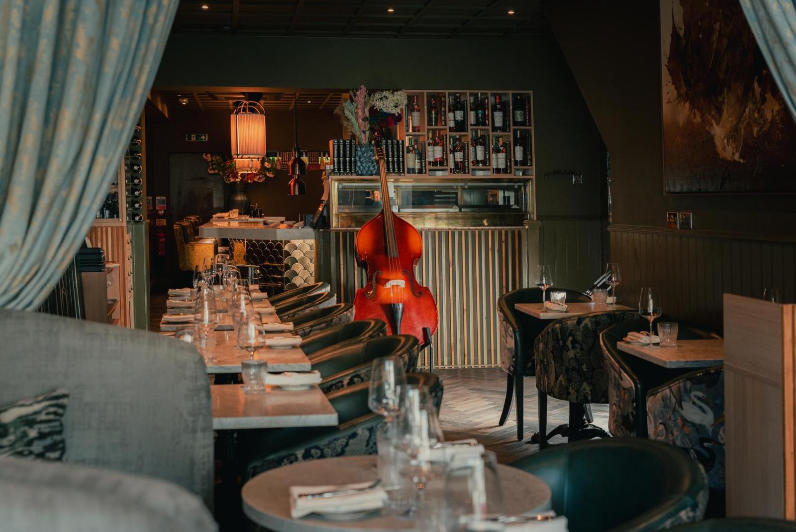 Restaurant (NEW.)