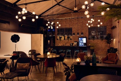 West Lounge & Courtyard (New..)