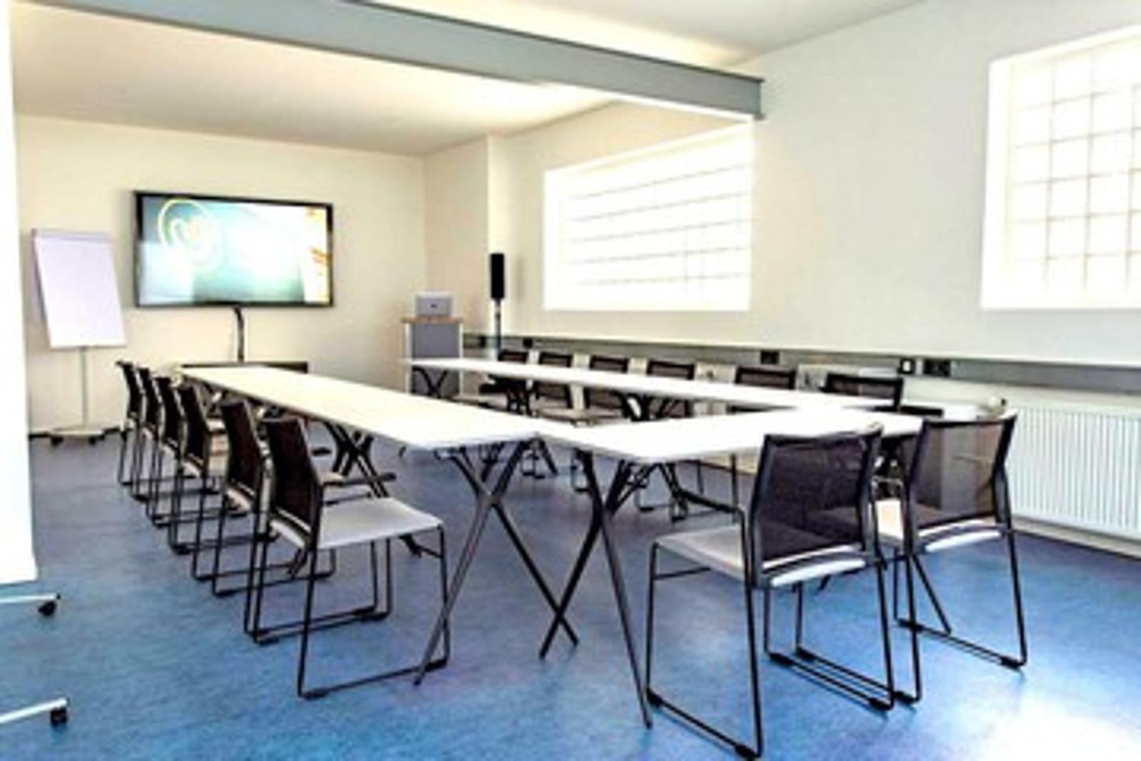 Functional meeting room close to the central station