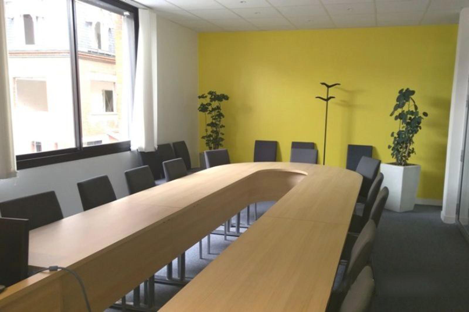 Salle de réunion 8