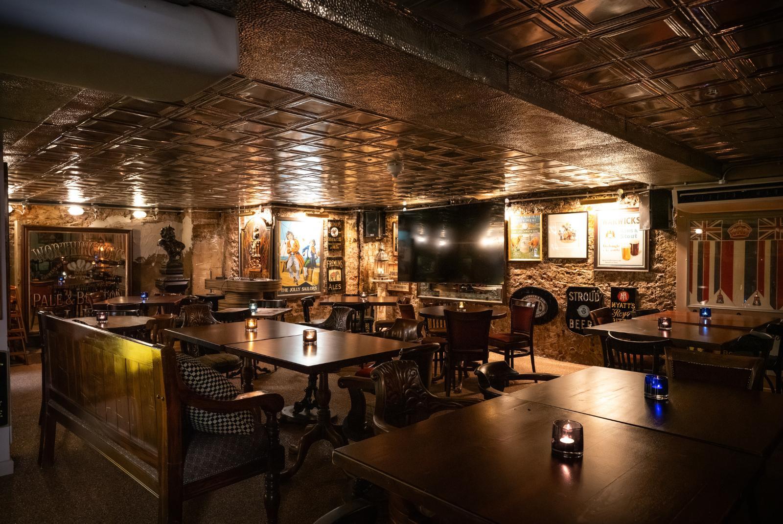 Cribb's Parlour (New..)