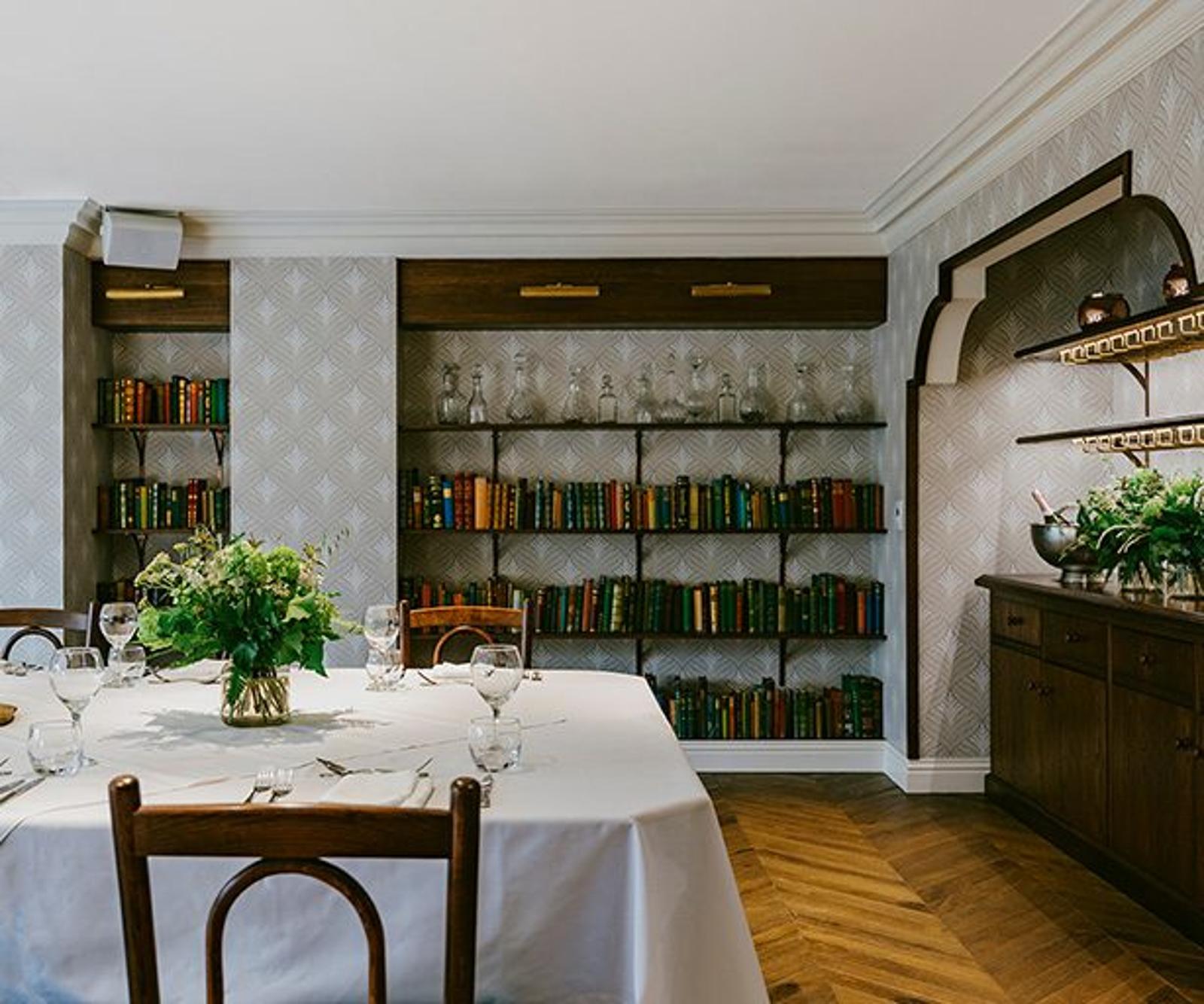 CAYLEY ROOM