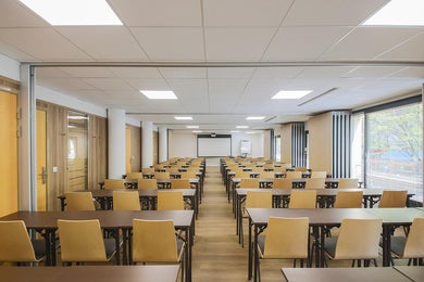 Salle de 80m²