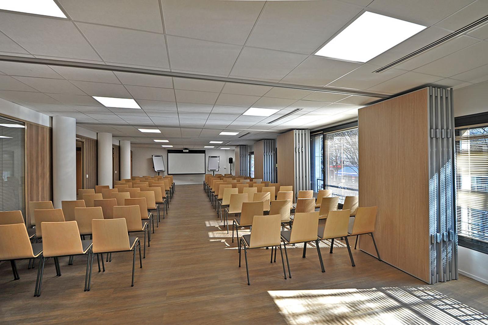 Salle de 105m²