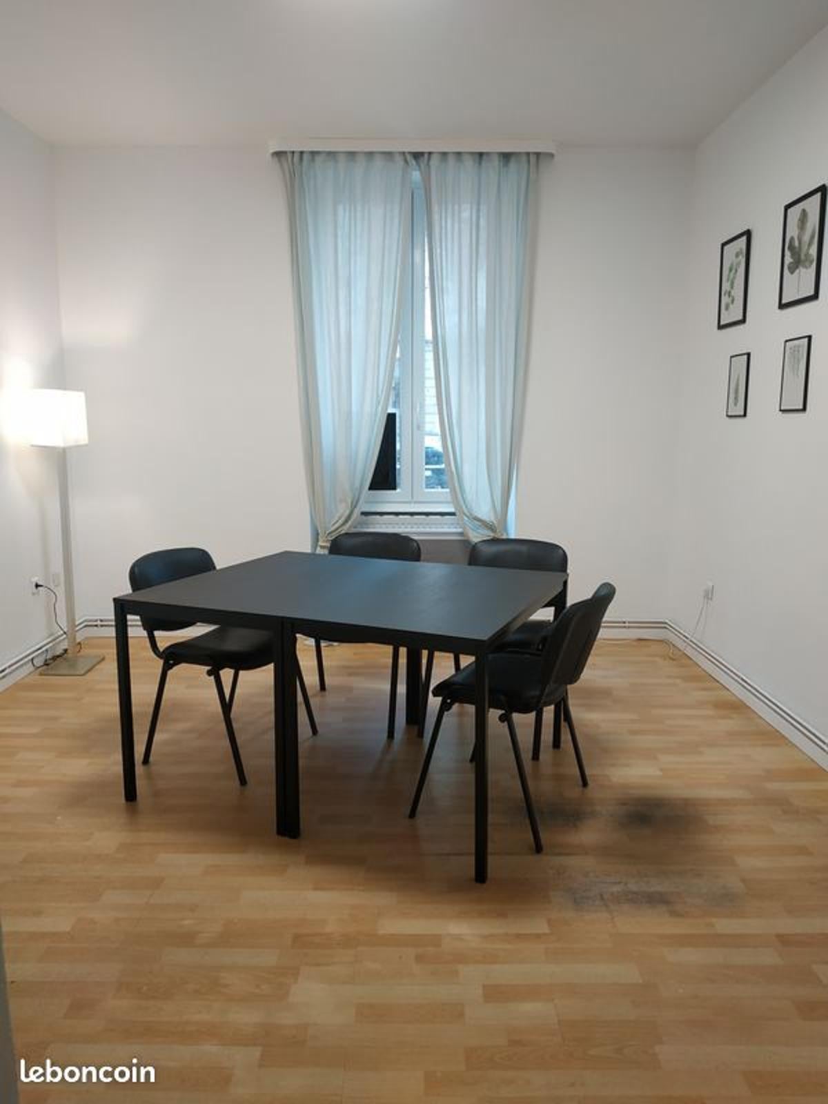 Salle côté rue