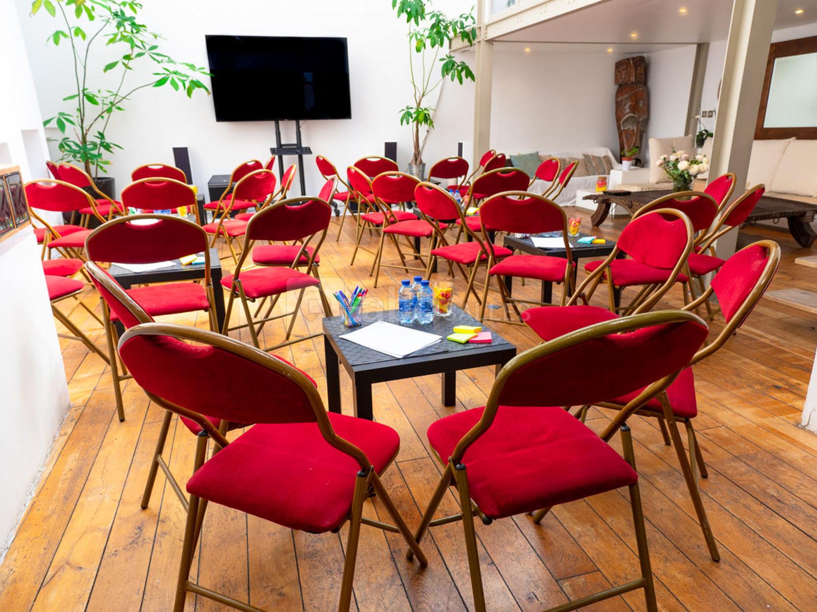 Bright design loft for workshops and events
