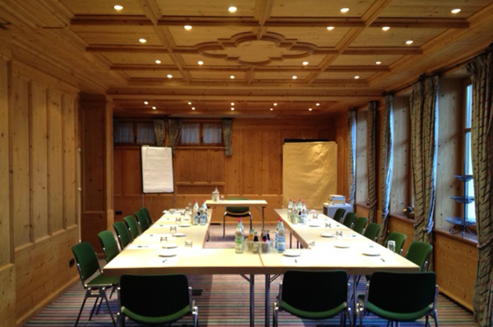SMALL MEETING ROOM