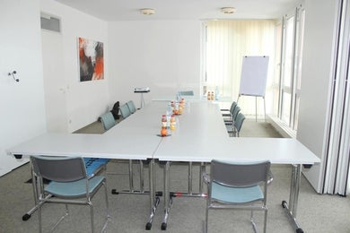 Heller und moderner Seminarraum in