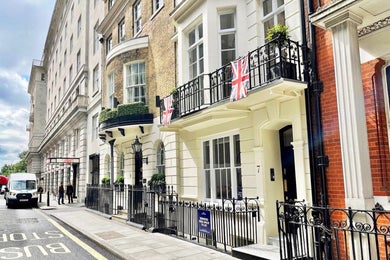 7 Stratton Street