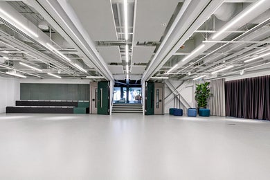 Whole lower ground floor (New..)