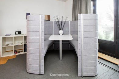 Seminar- und Co-Working-Raum mit Erker