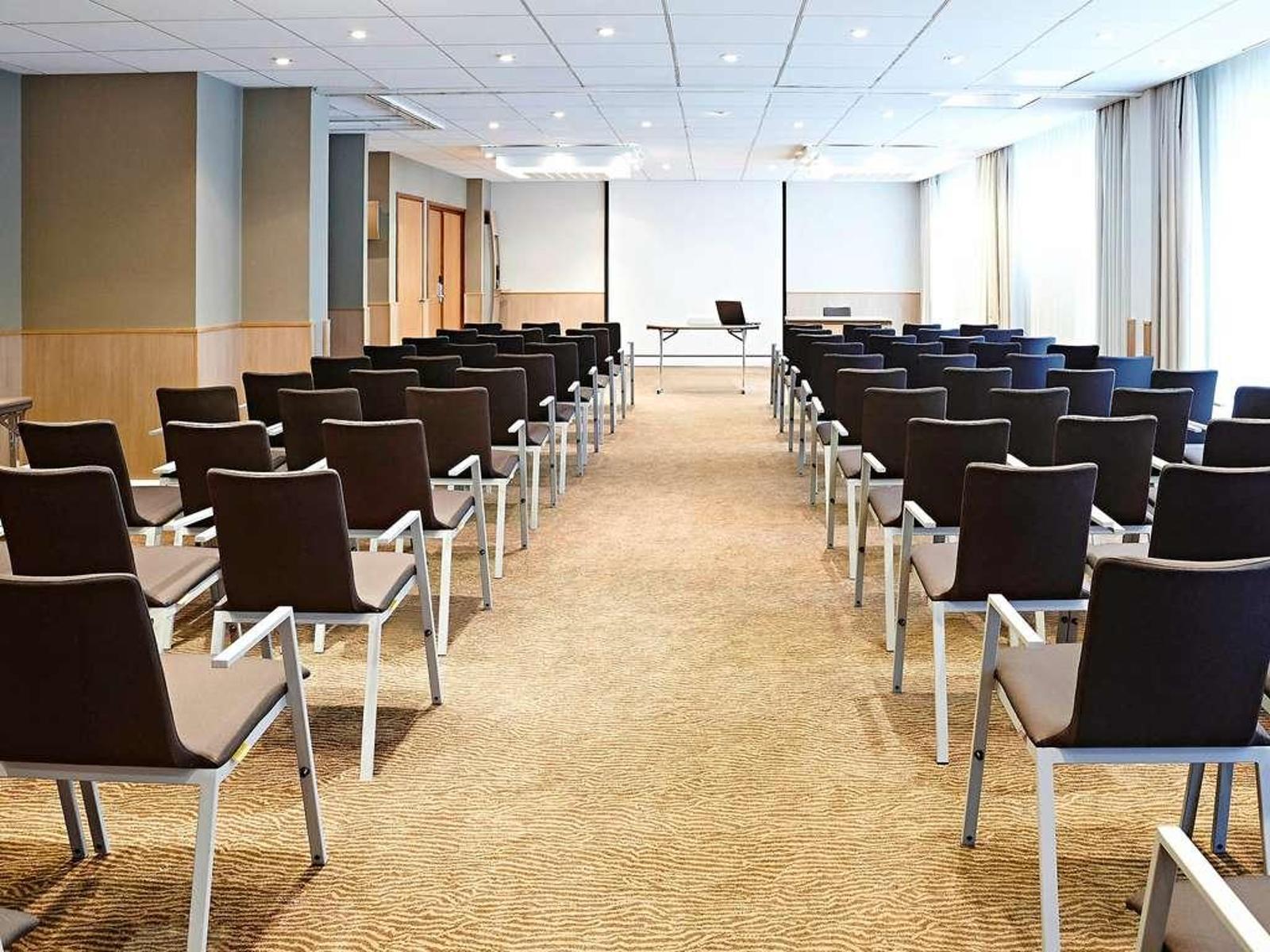 MEETING ROOM 6