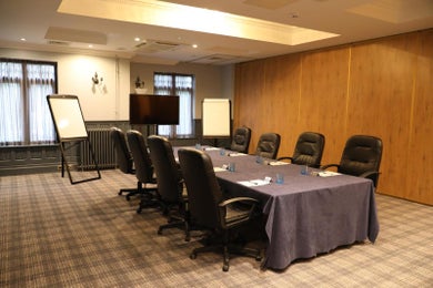 Charlwood One (New..)