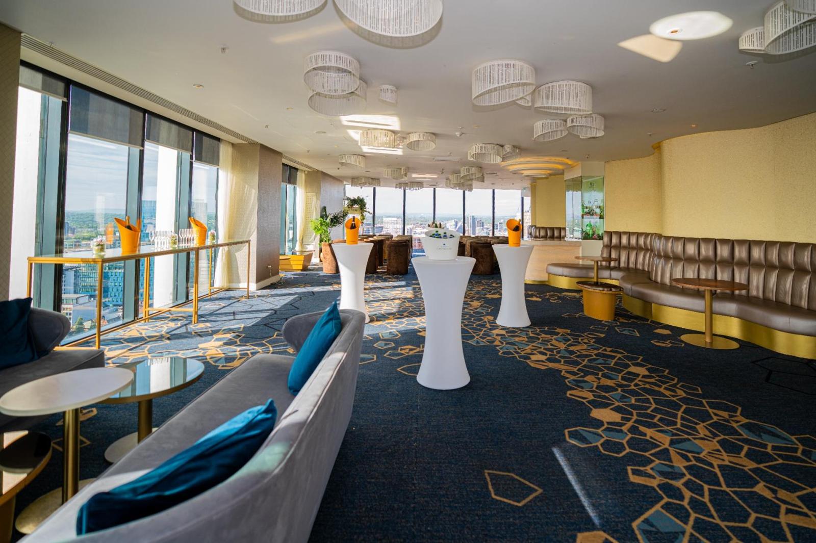 Iris Lounge