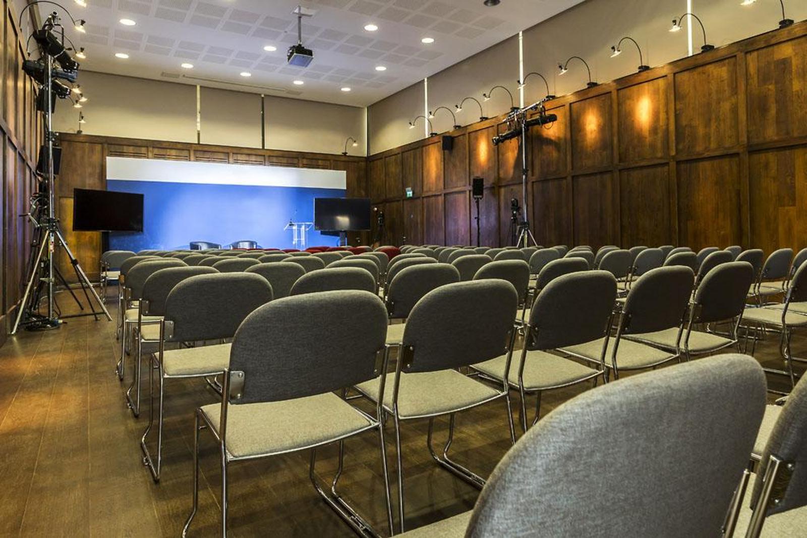 The Hall & Lightwell (New..)