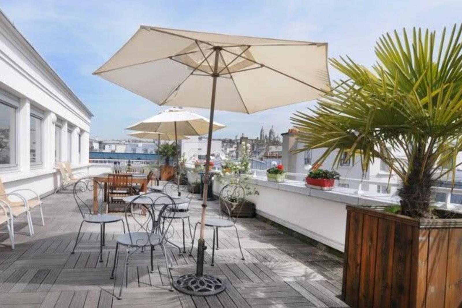 ROOFTOP LA ROCHEFOUCAULD : PLÉNIÈRE 100M2, ESPACE RESTAURATION & TERRASSE PANORAMIQUE