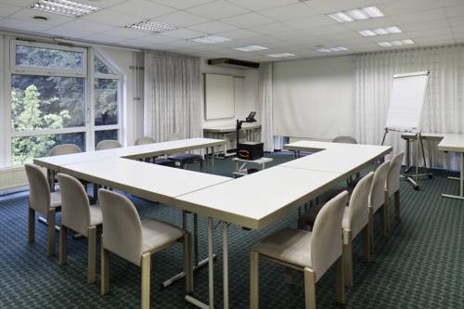 ROOM 1
