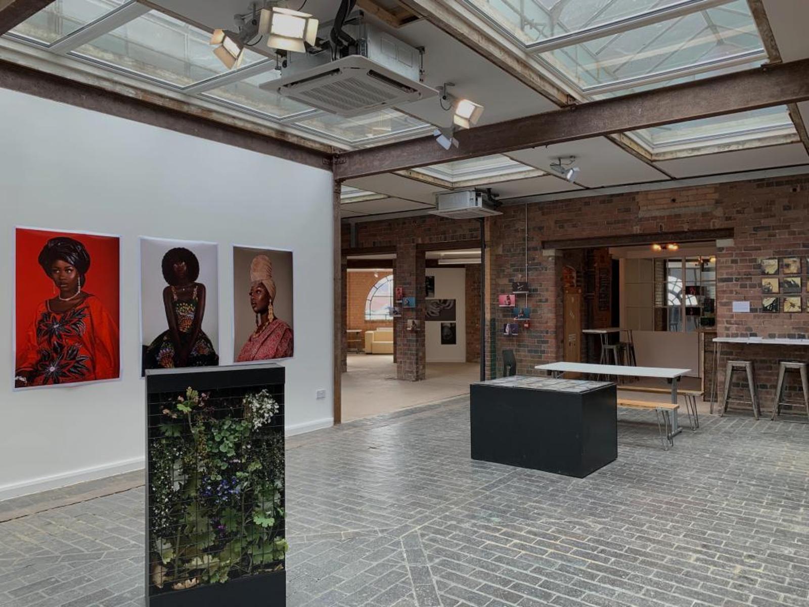 Gallery & Bar