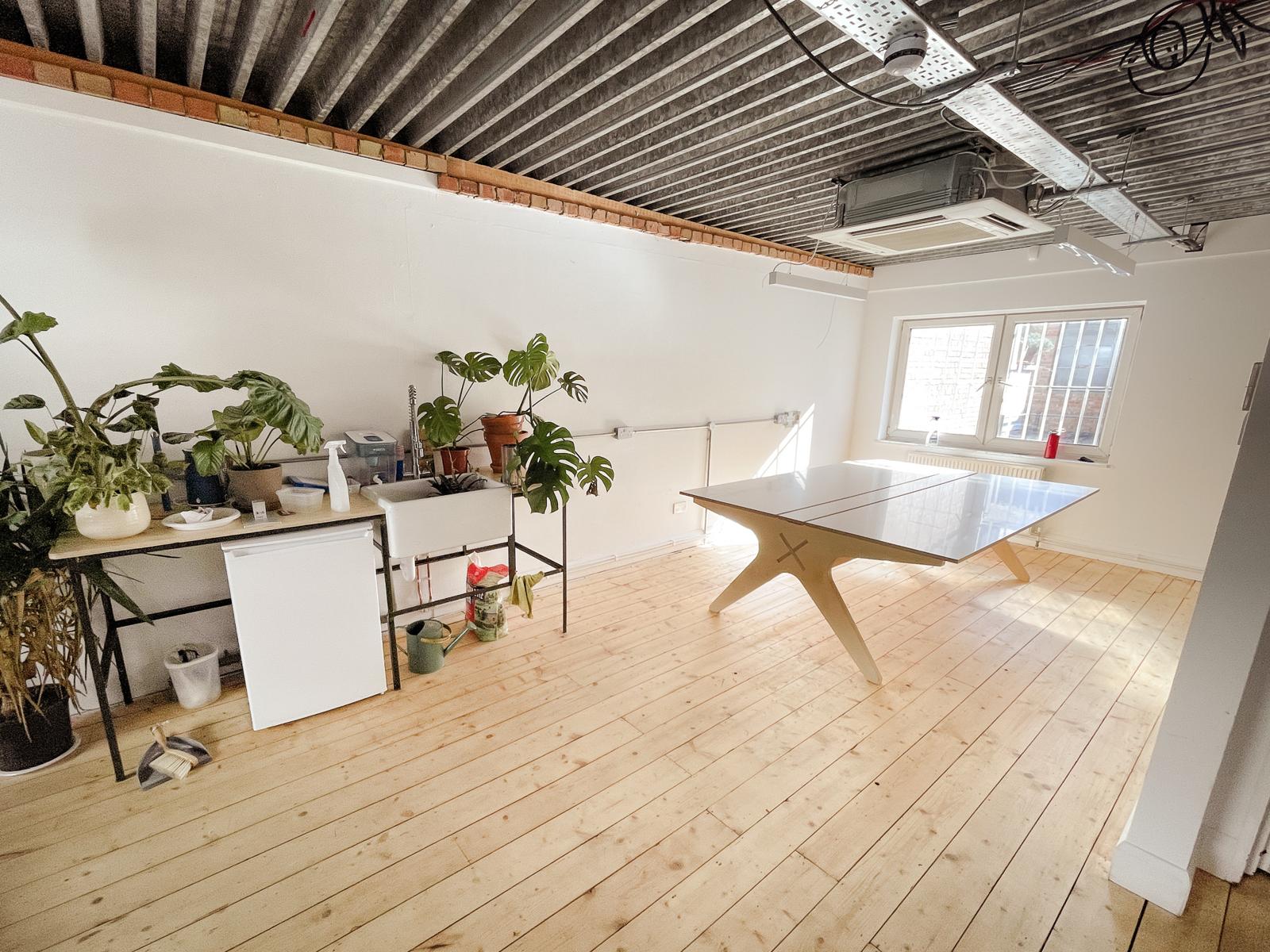 Makers Cabinet (E2)