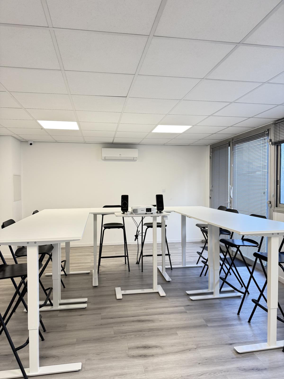Salle de réunion / formation – jusqu’à 18 personnes – parking gratuit