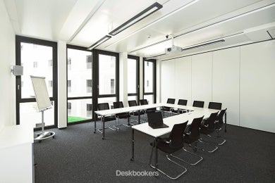 Präsentations- und Seminarraum mit Deckenbeamer