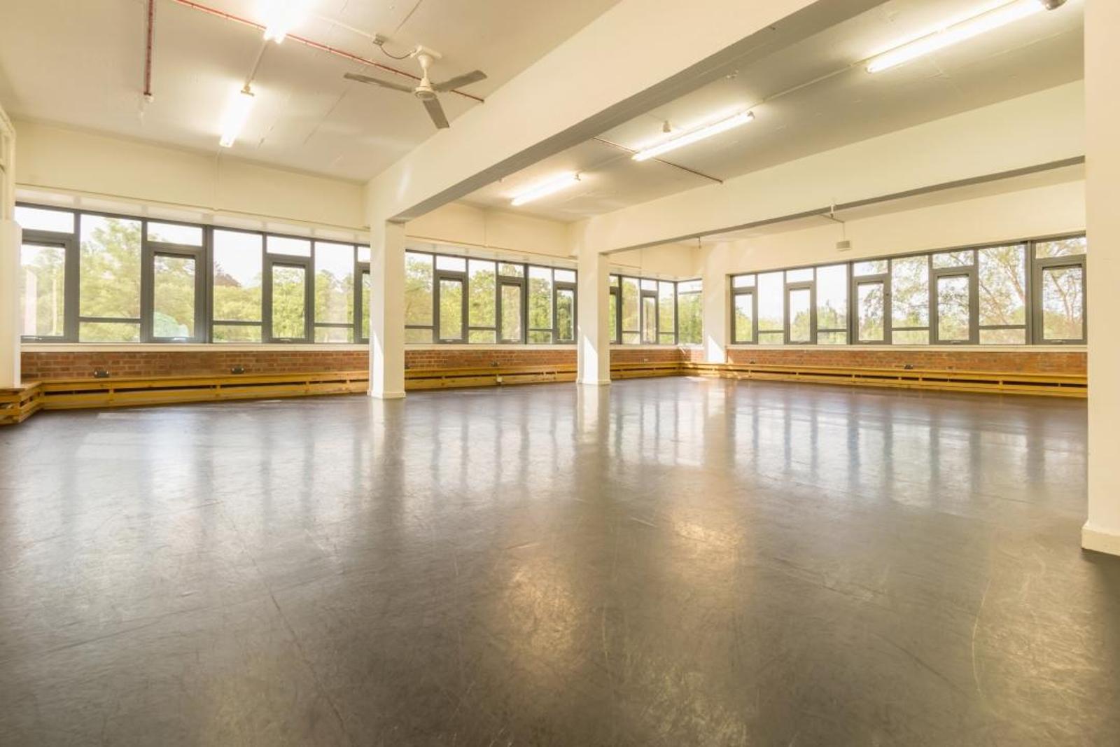 English Studio