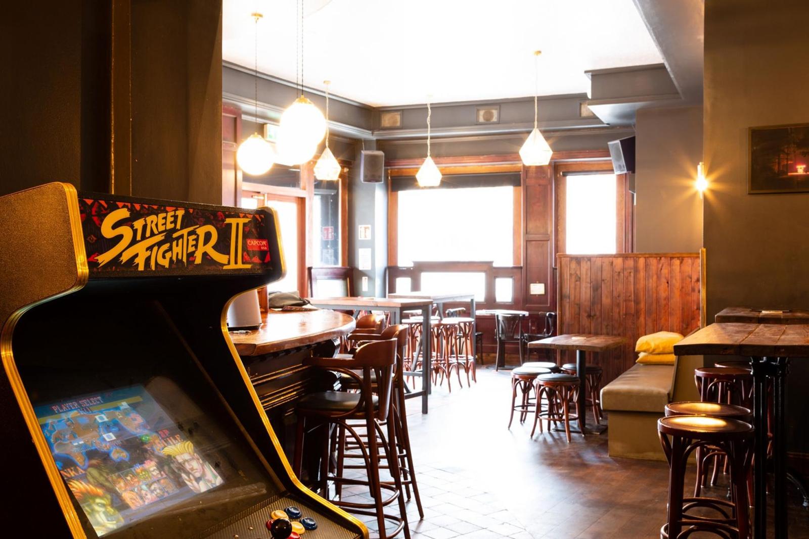 Main bar