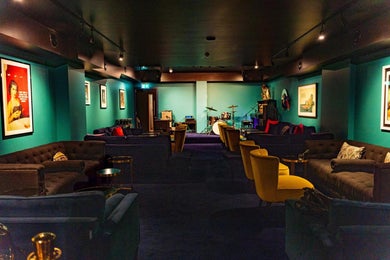 The Hux Lounge