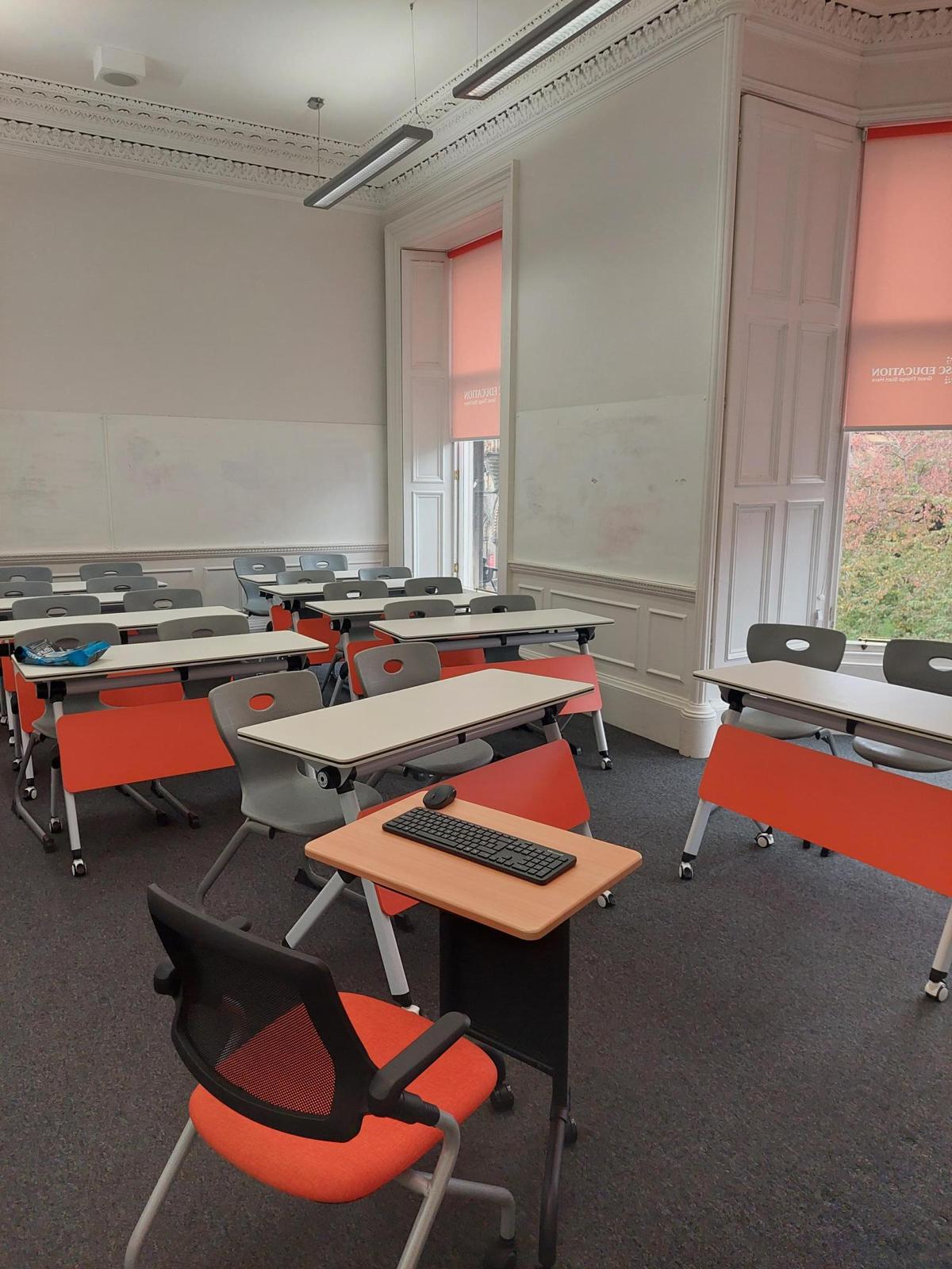 6 meeting rooms/classrooms