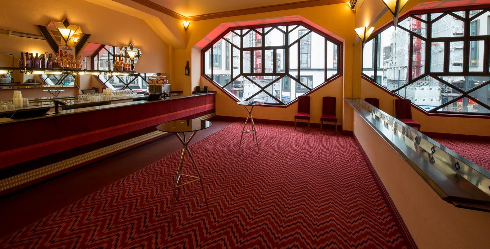 Dress Circle Bar