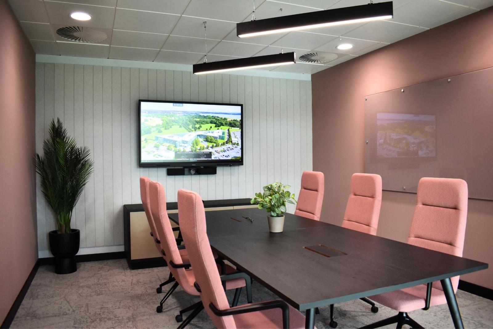 Maple Meeting Room